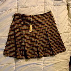 Max Studio pleated mini skirt size L- new with tags